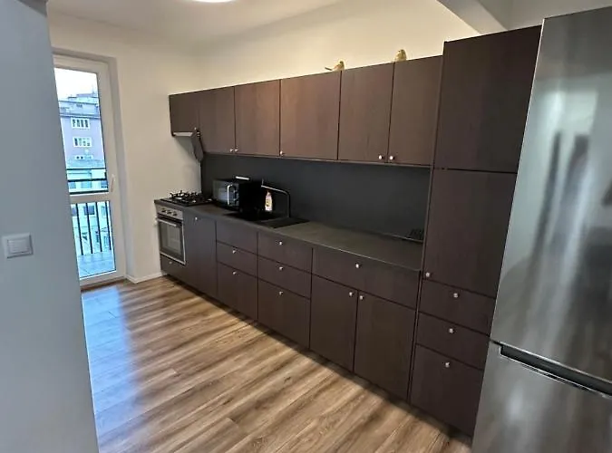 Spacious 3-bedroom In The Historic Old Town Parking Apartament Bratislava