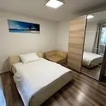 Spacious 3-bedroom In The Historic Old Town Parking Lejlighed