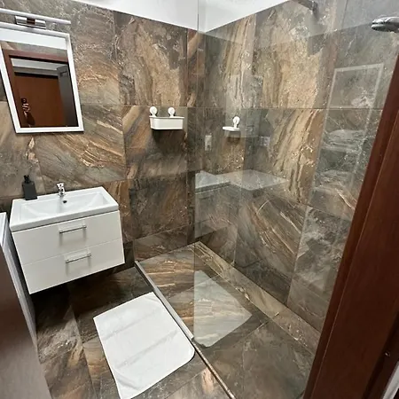 アパート Spacious 3-bedroom In The Historic Old Town Parking ブラチスラヴァ