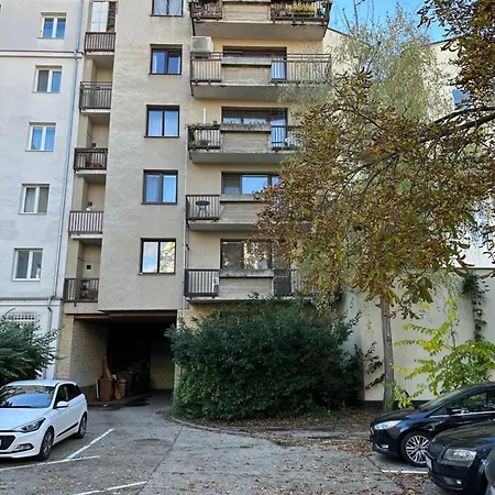 Spacious 3-bedroom In The Historic Old Town Parking * ブラチスラヴァ